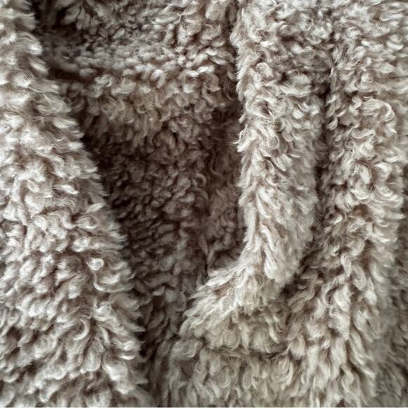 Hollister Women's Sherpa Jacket Biker Silhouette 
Light Brown Cozy Fall Size XS - Picture 8 of 12